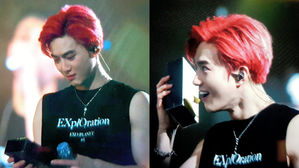 [SBS Star] A Fan Throws a Brand-new Phone to Stage During EXO Concert?