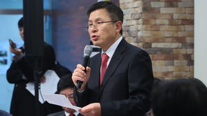 '재건축 규제완화' 부동산 현장간담회서 발언하는 황교안 자유한국당 대표