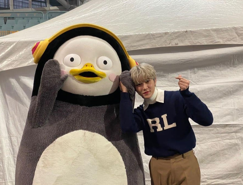 'Pengsoo' Shares Backstage Photos Taken with BTS·TWICE·NU'EST