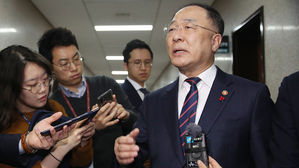 홍남기 "미·이란 갈등, 경제 영향 미미…교민 철수 단계 아냐"