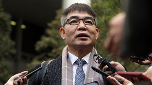 정경심 변호인 "압도적 수사력으로 증거 확보돼&hellip;불구속 요청"