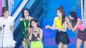 [SBS Star] ITZY Members Hilariously Respond to YEJI's Mistake During an Acceptance Speech