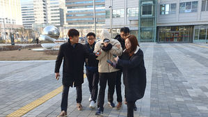 '비트코인 투자 유튜버' 공격한 일당 한 명 구속