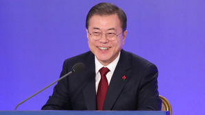 문 대통령 "경제 좋아지고 있다…부정지표 줄고 긍정지표 늘어"