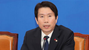 민주 "한국당 오기 정치&middot;시대착오 몽니"&hellip;공약&middot;위성 정당 공세