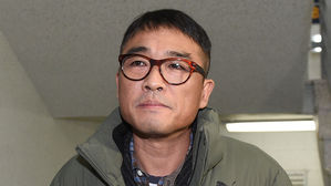 검찰, 김건모 '성폭행 의혹' 무혐의 결론