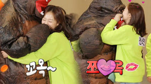 [SBS Star] VIDEO: Jeon So Min Hugs & Kisses Yang Se Chan on 'Running Man'