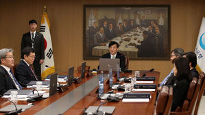 한은, 새해 첫 금통위서 금리 동결…경기 회복 관망