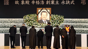 마지막 길 떠난 故 신격호 회장…신동빈 "조국을 먼저 떠올린 분"