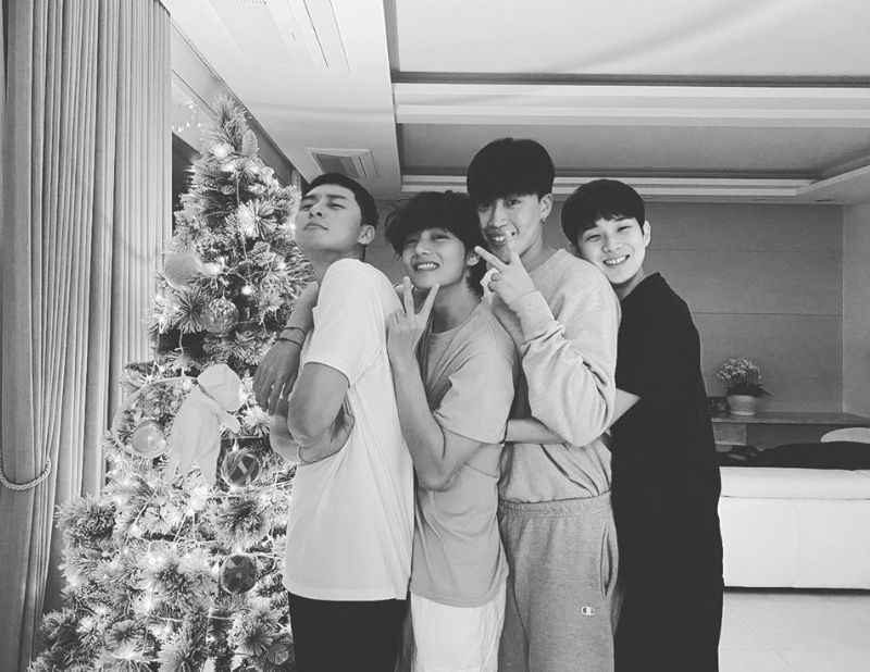 Park Seo Jun, V, Peakboy, Choi Woo Shik