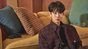 [SBS Star] Choi Woo Shik Is Making Hollywood Debut with a Romance Film?