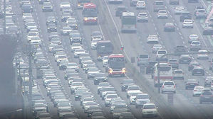 고속도로 귀경길 정체 오후 3시쯤 최고…"어제보다 원활"