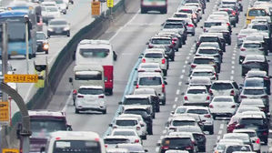 '부산-서울 5시간 20분' 귀경길 정체…오후 3시 절정