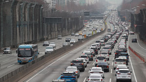 부산→서울 4시간40분…막바지 귀경 정체 오후 9∼10시 해소