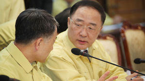 홍남기 "신종코로나, 조기종식 안되면 경기하방압력으로 작용"