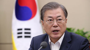 문 대통령 "경제보다 국민 안전 우선…입국 제한은 부득이한 조치"