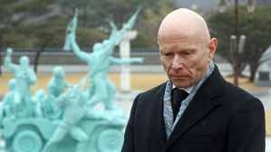 주한 노르웨이 대사 5&middot;18 묘지 참배&hellip;"역사적 공간 감명 깊다"