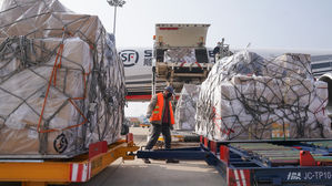 중국, 코로나19 여파로 의료용품 4천800억 원 규모 수입