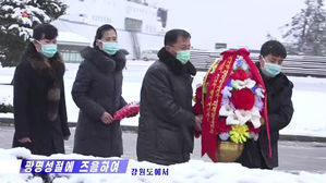 [지금 북한은] 김정일 헌화에 마스크 허용…'감염 경계'