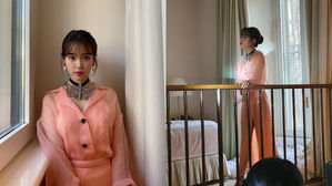 [SBS Star] "Jang Man-wol?" IU Styles Herself with Extravagant Clothes & Accessories