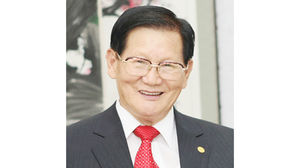 신천지 "오늘 이만희 총회장 코로나19 검사받는다"