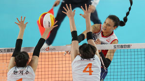 '첫 무관중 경기' 여자프로배구 인삼공사, 기업은행에 역전승