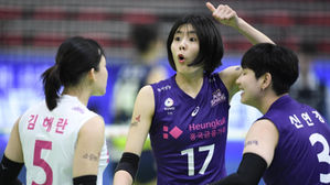 '이재영 활활' 흥국생명, 1위 현대건설 꺾고 선두 경쟁 눈앞