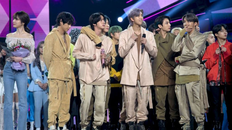 J-HOPE's Unchanging Reaction When BTS Takes #1 Trophy Makes Fans Laugh Out Loud