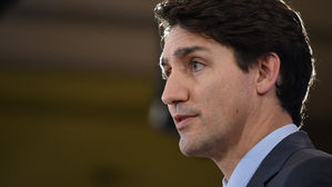 캐나다 트뤼도 총리, '코로나19 증상' 부인과 함께 자가격리