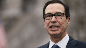 므누신 "미 경제 여는 것이 우선…국제여행 재개 말하긴 어려워"