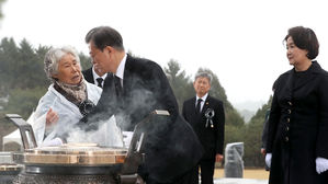 [취재파일] 한(恨) 풀어달라는 영웅의 어머니&hellip;영웅 이름 집단 망각한 통합당