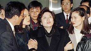 '큰손' 장영자 또 철창행&hellip;154억 원 위조수표 사용 혐의
