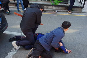 [영상] 오세훈, 습격 당할 뻔.. 흉기 든 남성 체포