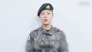 '한 번 더 군대 vs 연습생 다시 하기'&hellip;윤두준 답변 눈길
