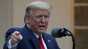 트럼프 "코로나19 정점 지나…새 지침 내일 발표"