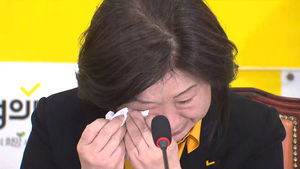 [영상] 눈물 쏟은 심상정 "후보들 더 당선 못 시켜 미안"
