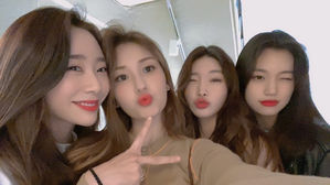 [SBS Star] VIDEO: SOMI Hangs Out with the Members of I.O.I