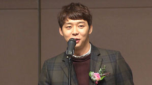 박유천 활동 재개&hellip;"팬들 상대로 장사하나" 비난