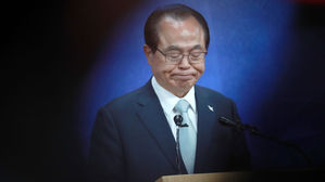 화물용 승강기 타고 몰래 출석한 오거돈 조사 후 입장 표명할까