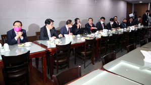 통합당 3선 당선인들 "김종인 비대위 결정 전 당선자 총회부터"