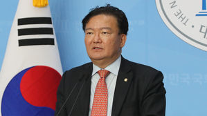 민경욱 "선관위, 법 어기고 QR코드 적용…목적 밝혀라"