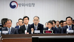 [취재파일] ADD 기밀 유출 '책임 회피' 방사청장&hellip;"그 책임 버거우면 내려놓으시길"