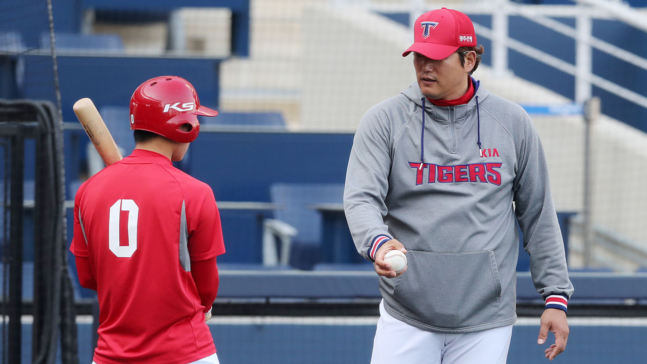 미국 매체, MLB 출신 KBO 리그 선수 소개…"최희섭은 코치 생활"