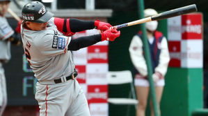 한화 이글스, 계속된 부상 악재&hellip;김태균 팔꿈치 부상으로 말소