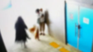 [영상] 목줄 없이 달려든 불도그&hellip;"허벅지 물고 안 놔"