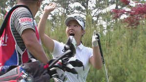 부상은 못 받아도&hellip;예상 못 한 홀인원에 '활짝'