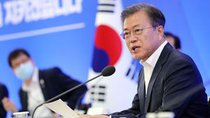 문 대통령 "산업과 경제 반드시 살려야"…주요 산업계 간담회