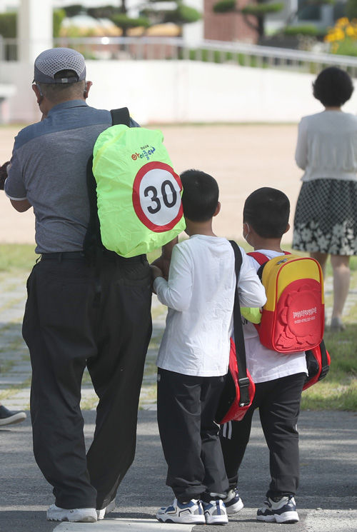 슬라이드 이미지 5