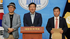 민경욱에 투표용지 건넨 건 참관인…"불법 아니라 생각"