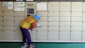 택배 상자 손으로 뜯었는데 괜찮나…"코로나19 전파 가능성 낮아"